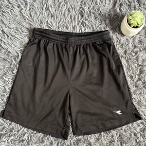 Diadora black shorts me size small
